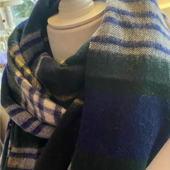 J.Crew black watch plaid wrap scarf 🖤💚💛 - Picture 12 of 15